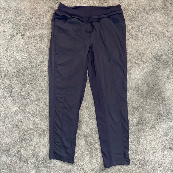 lululemon athletica Pants - Lululemon Dance Studio Pant Women 8 Purple Pinstripe Ruched Tapered Jogger